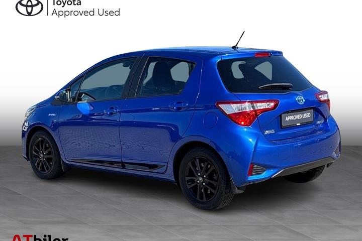 Blå Toyota Yaris fra 2019