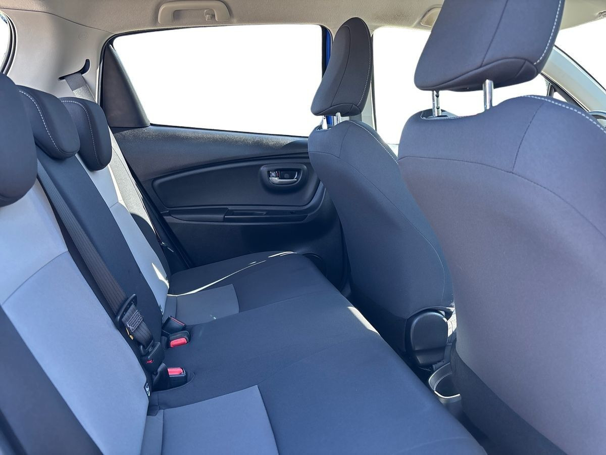 Blå Toyota Yaris fra 2019