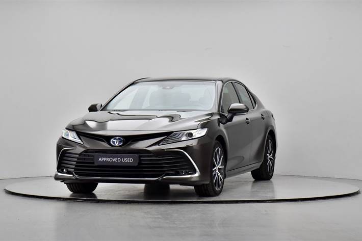 Grå Toyota Camry fra 2022