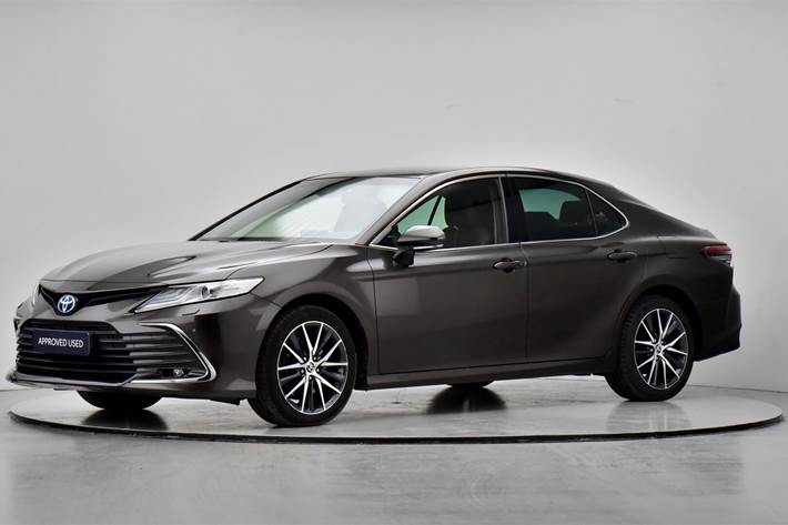 Grå Toyota Camry fra 2022