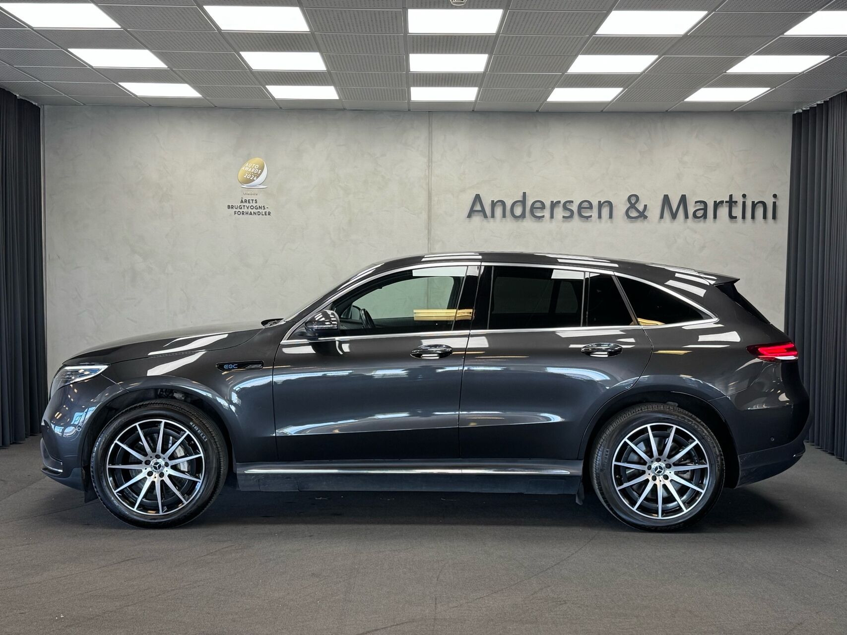 Grå Mercedes EQC 400 fra 2021