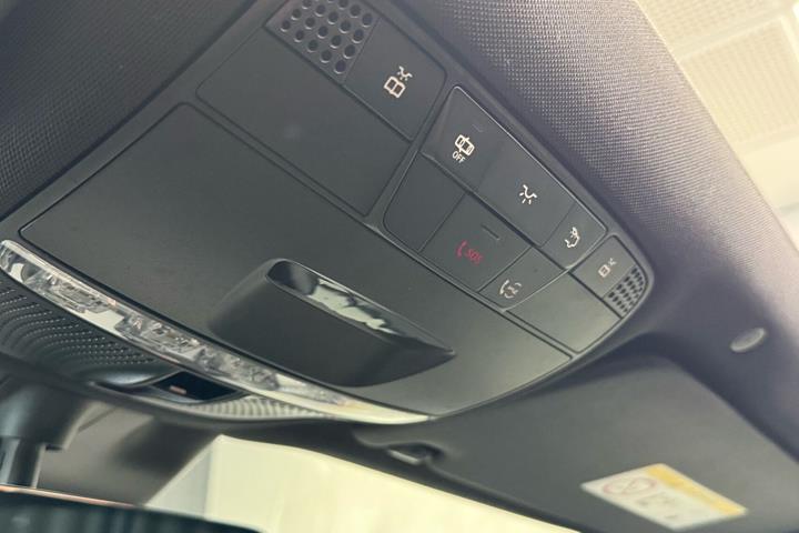 Grå Mercedes EQC 400 fra 2021