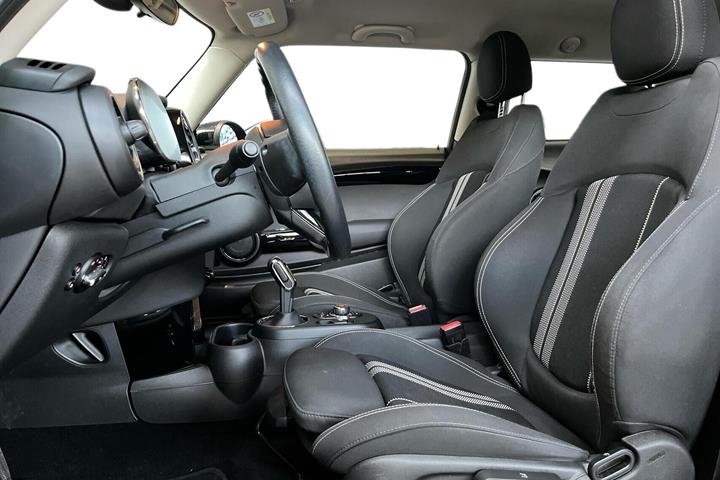 Grå Mini Cooper fra 2020