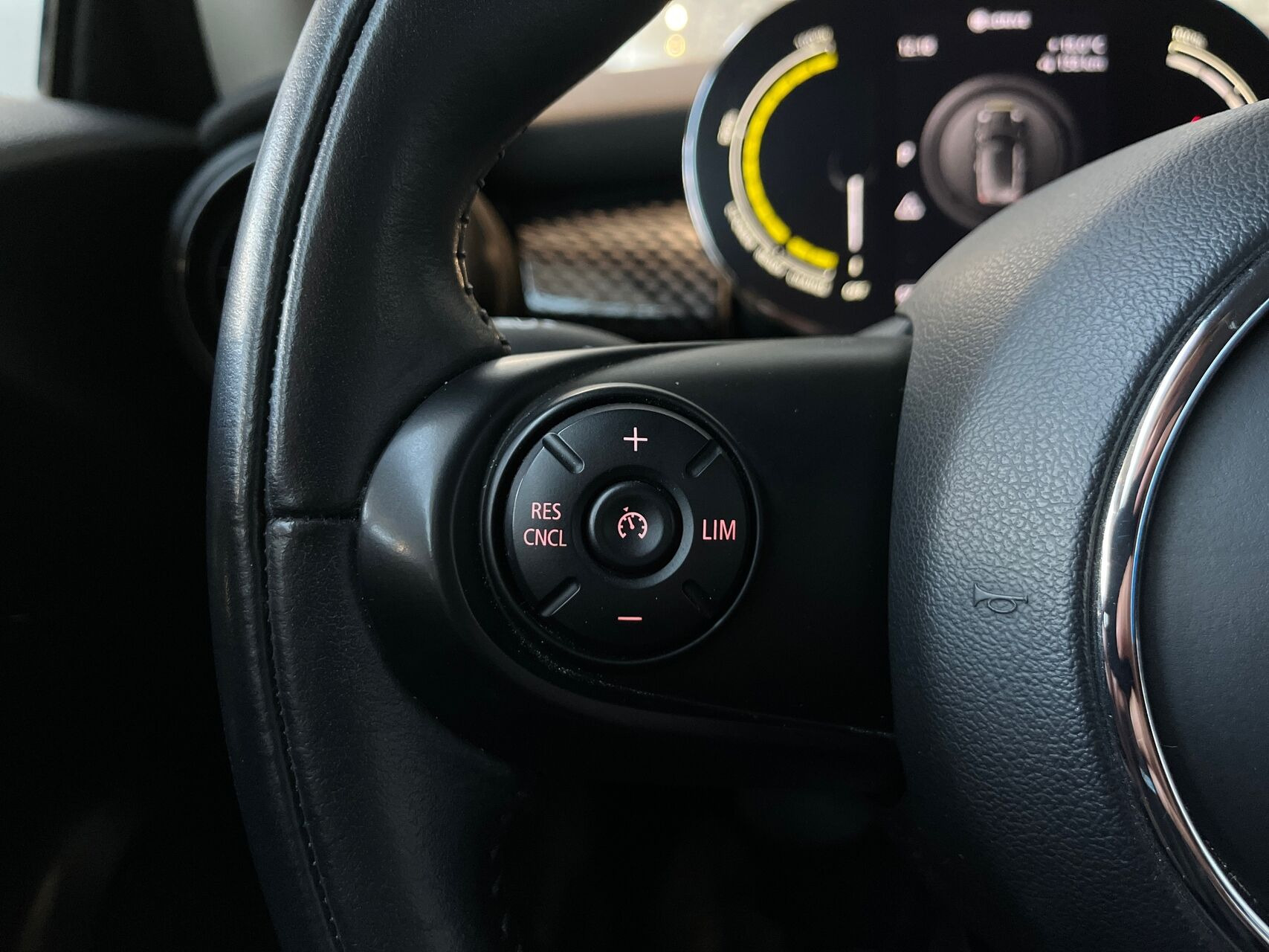 Grå Mini Cooper fra 2020