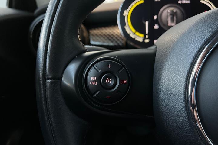 Grå Mini Cooper fra 2020