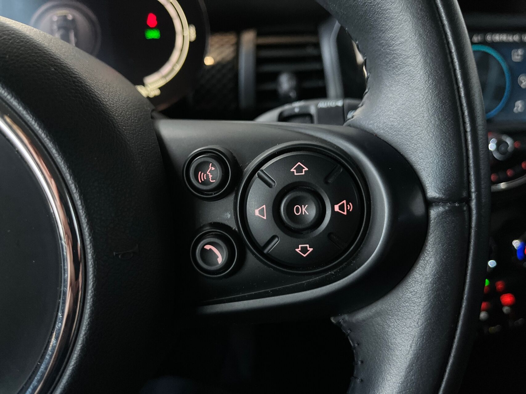 Grå Mini Cooper fra 2020
