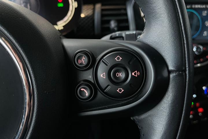 Grå Mini Cooper fra 2020