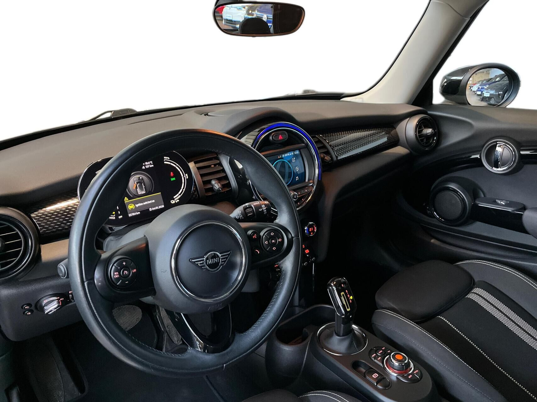Grå Mini Cooper fra 2020