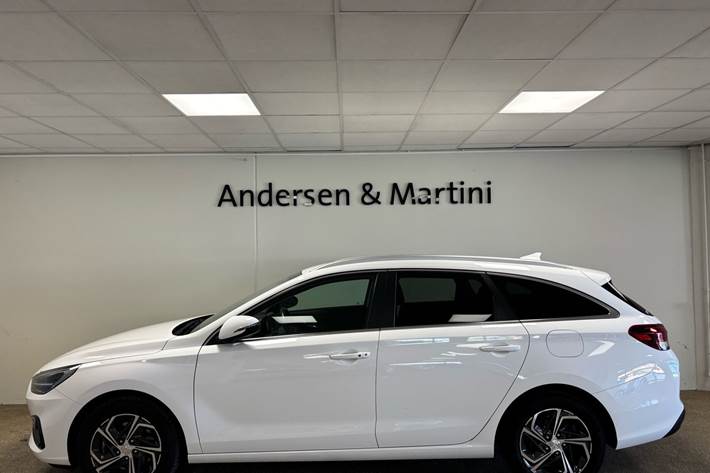 Hvid Hyundai i30 fra 2022