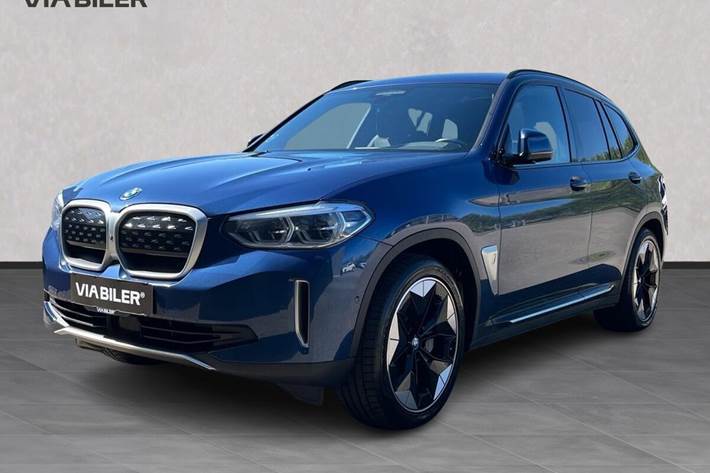 Blå BMW iX3 fra 2021