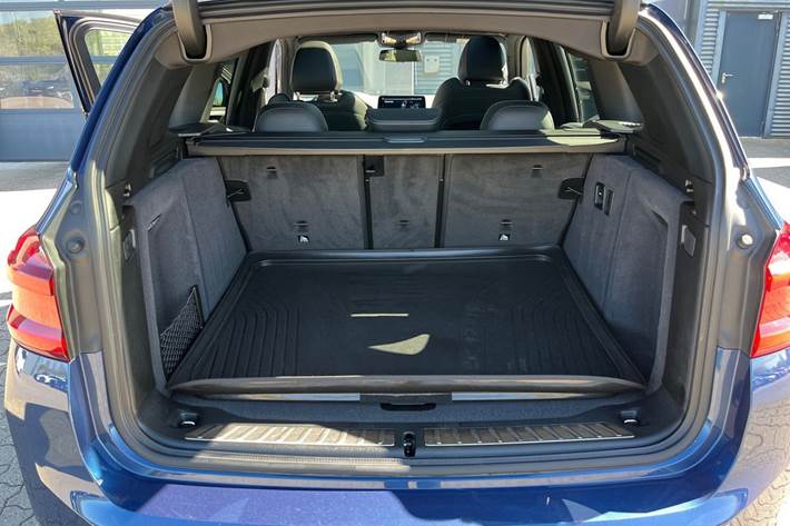 Blå BMW iX3 fra 2021
