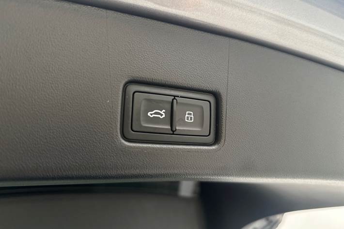 Grå Audi Q4 fra 2025