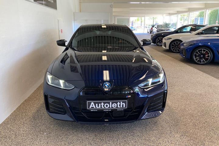 Blå BMW i4 fra 2025