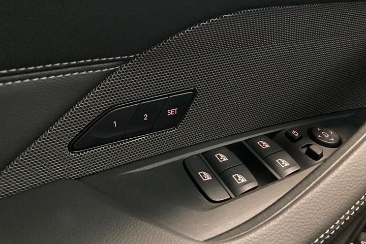 Blå BMW i4 fra 2025