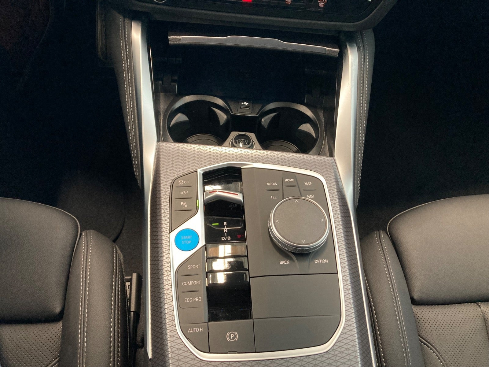 Blå BMW i4 fra 2025