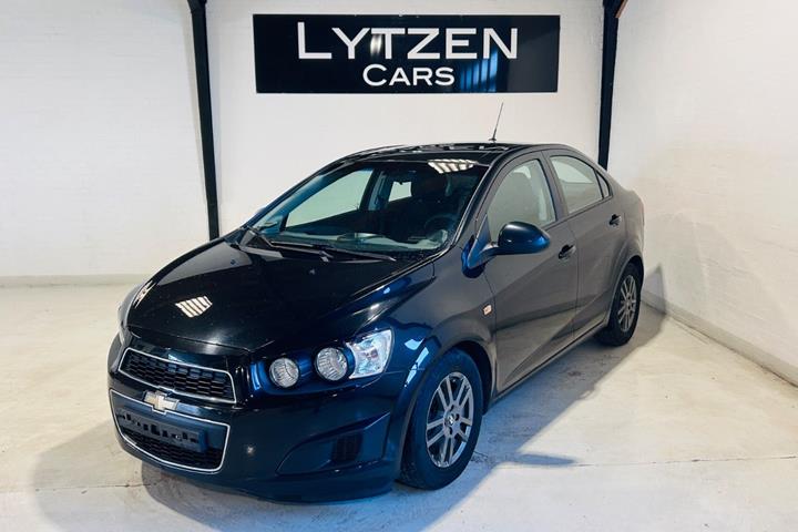 Sort Chevrolet Aveo fra 2013 set udefra