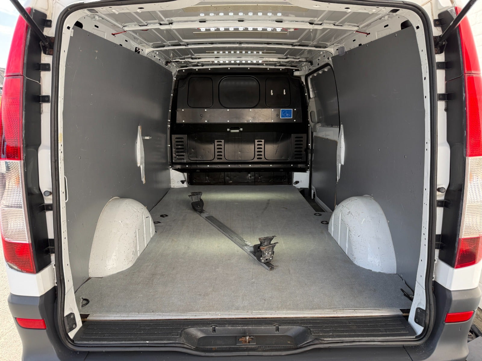 Hvid Mercedes Vito 113 fra 2014