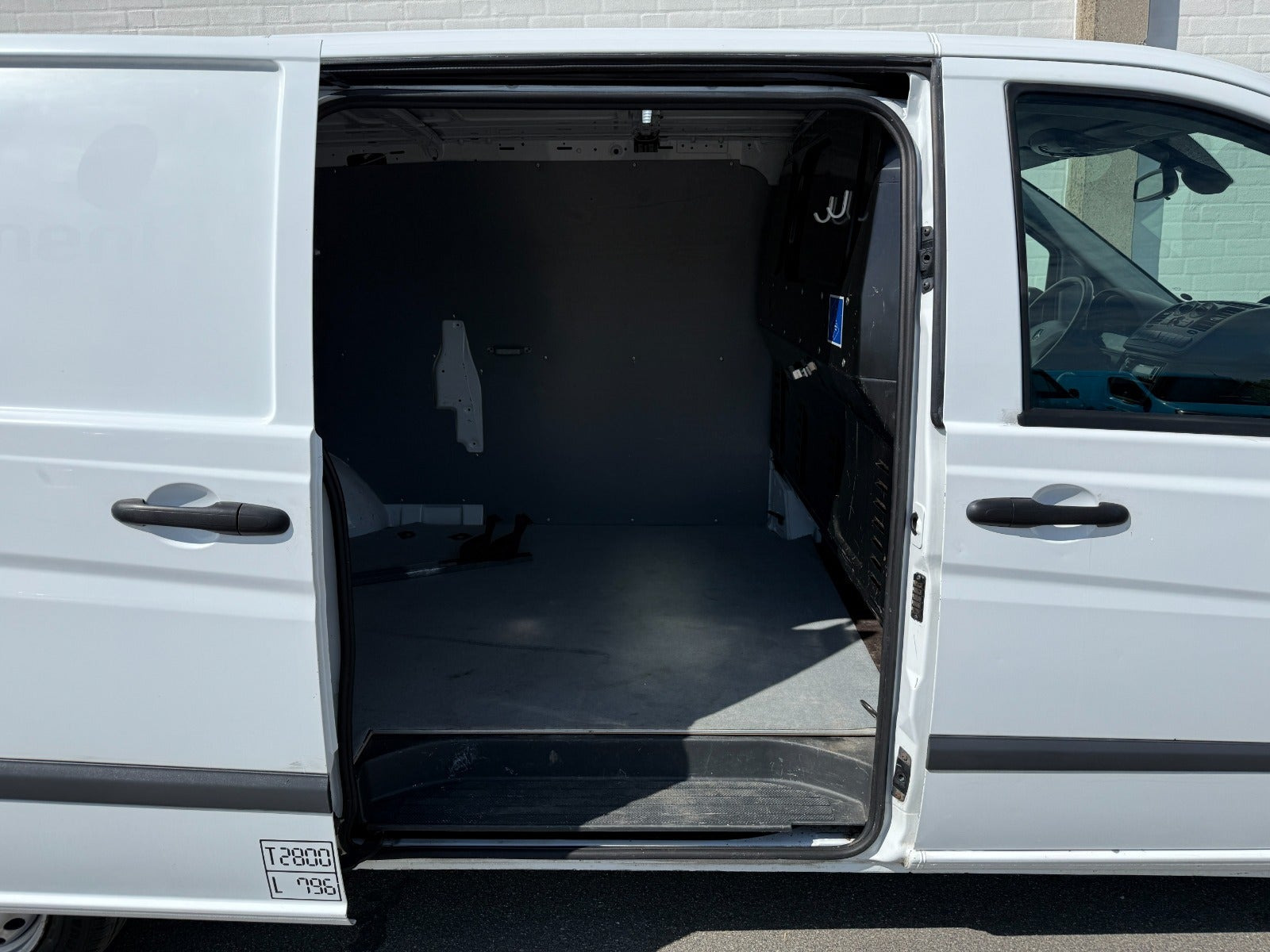 Hvid Mercedes Vito 113 fra 2014