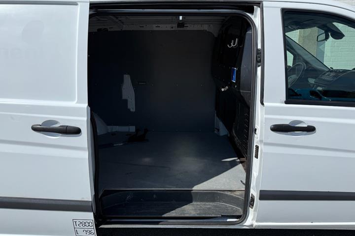 Hvid Mercedes Vito 113 fra 2014