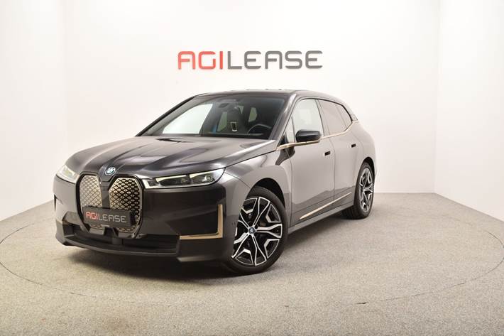 Grå BMW iX fra 2021
