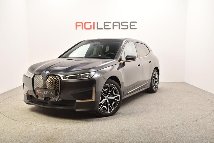 Grå BMW iX fra 2021 set udefra