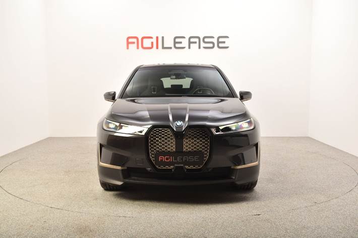 Grå BMW iX fra 2021