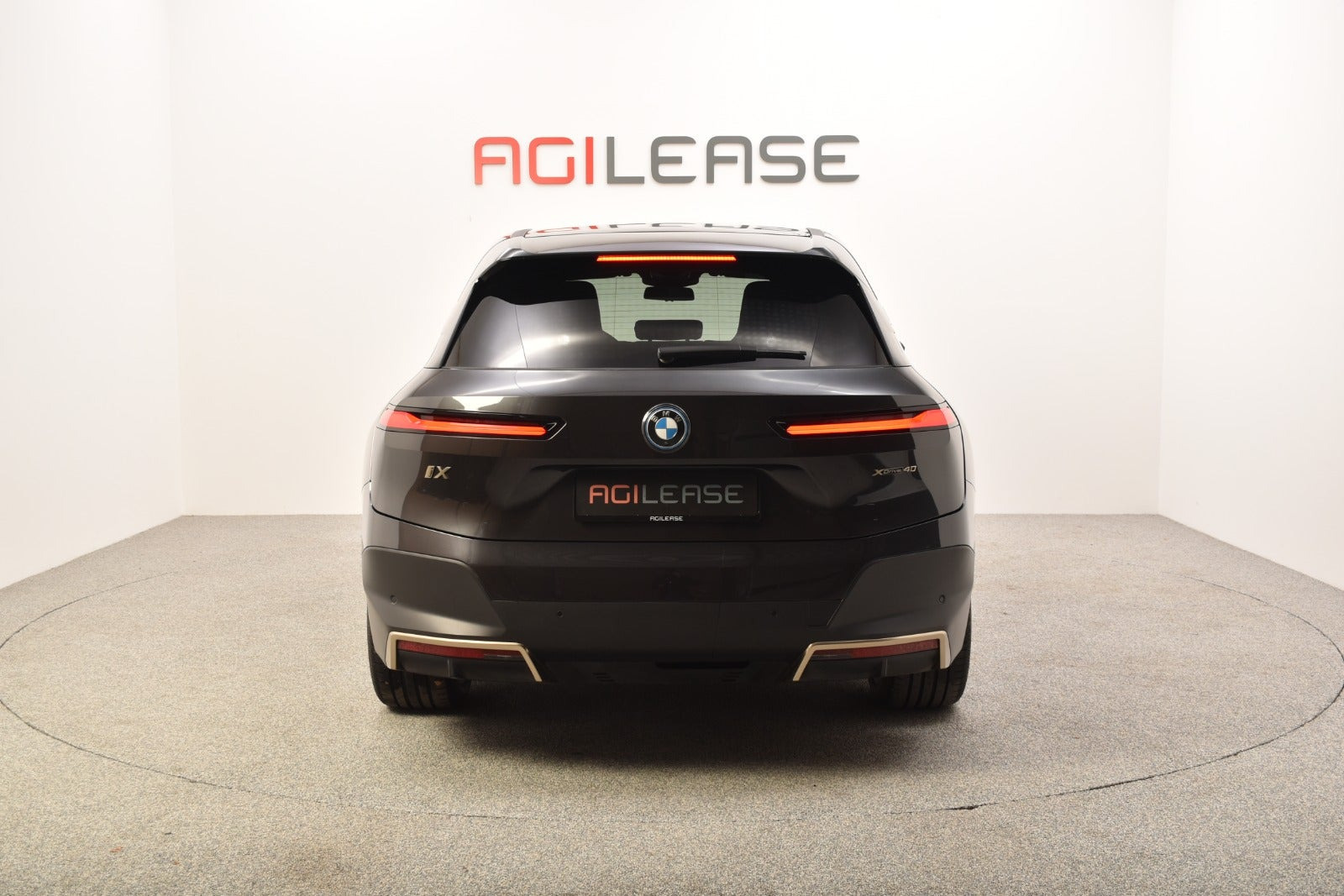 Grå BMW iX fra 2021
