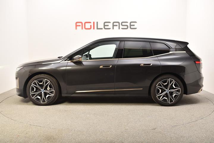 Grå BMW iX fra 2021