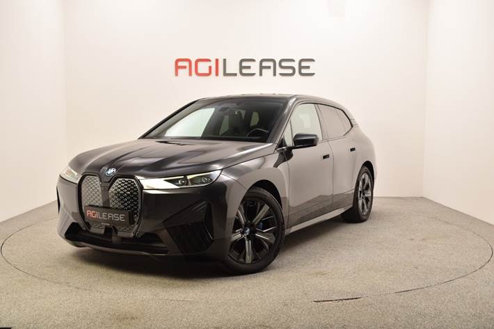 Grå BMW iX fra 2022