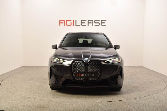 Grå BMW iX fra 2022