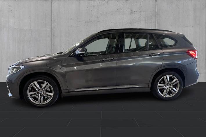 Grå BMW X1 fra 2021