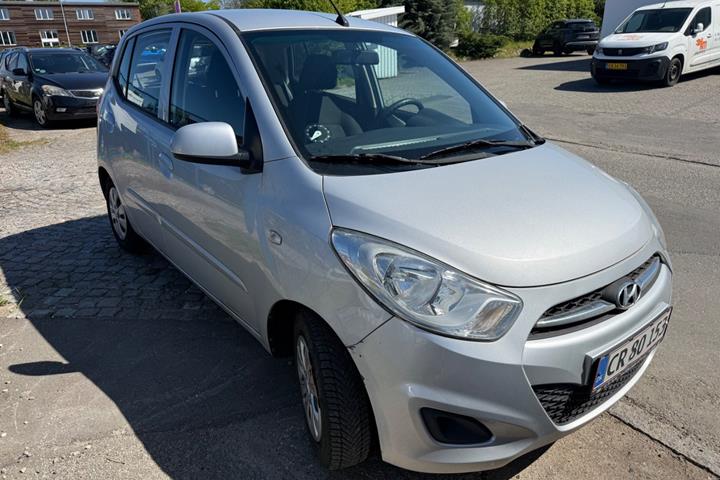 Sølv Hyundai i10 fra 2012