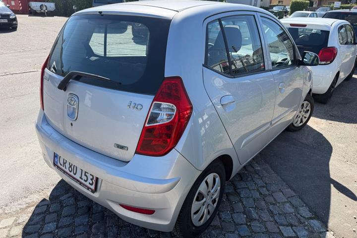 Sølv Hyundai i10 fra 2012