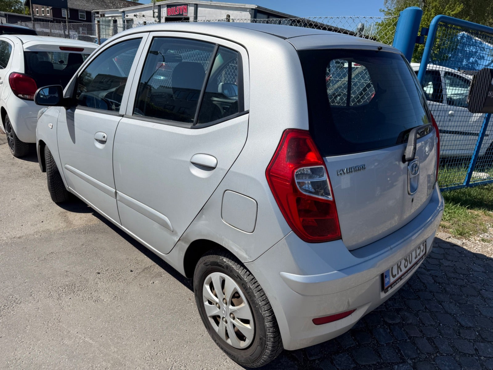 Sølv Hyundai i10 fra 2012
