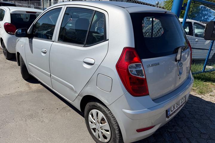 Sølv Hyundai i10 fra 2012