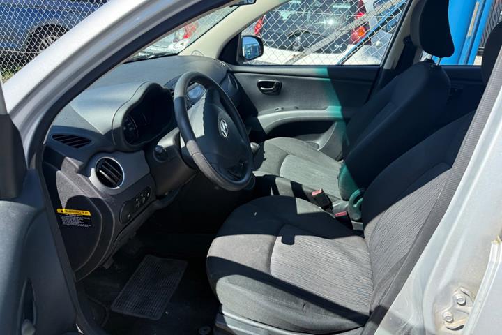 Sølv Hyundai i10 fra 2012