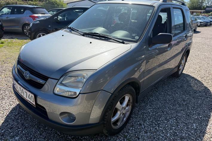 Grå Suzuki Ignis fra 2005