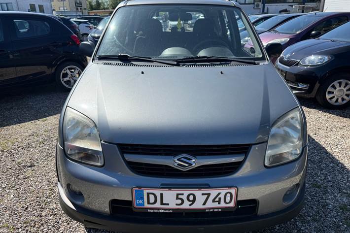 Grå Suzuki Ignis fra 2005
