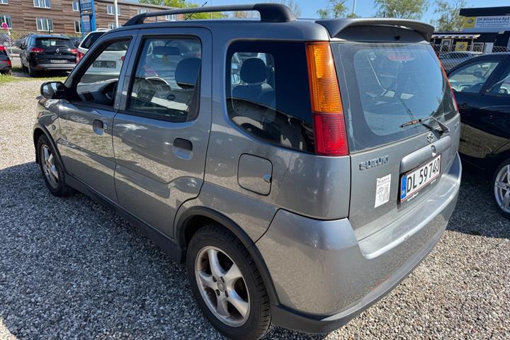 Grå Suzuki Ignis fra 2005