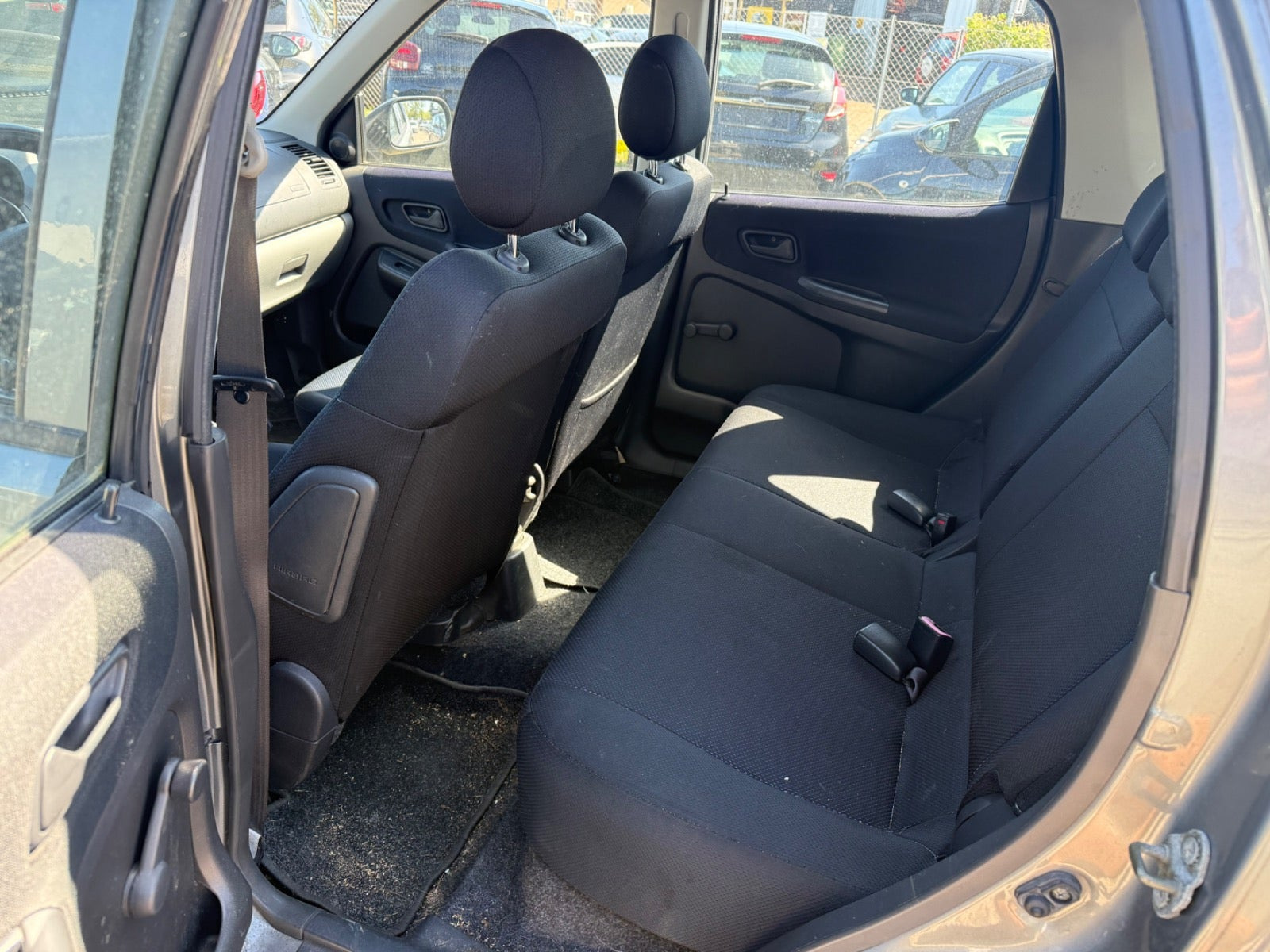 Grå Suzuki Ignis fra 2005