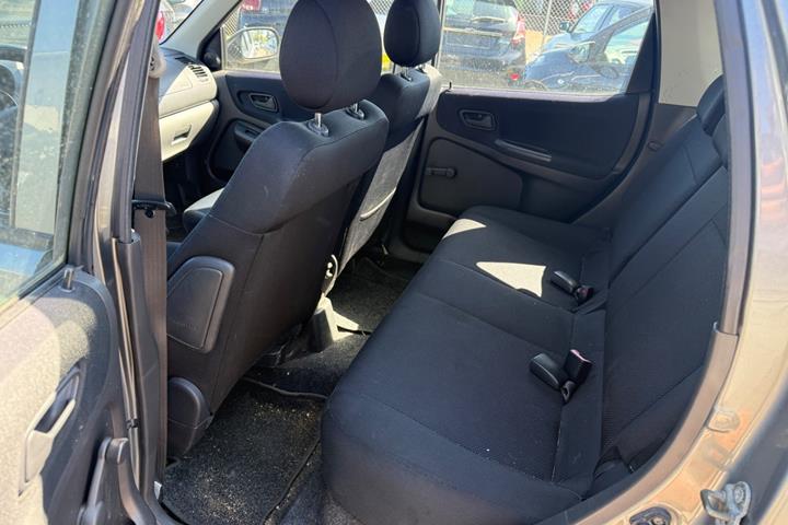 Grå Suzuki Ignis fra 2005