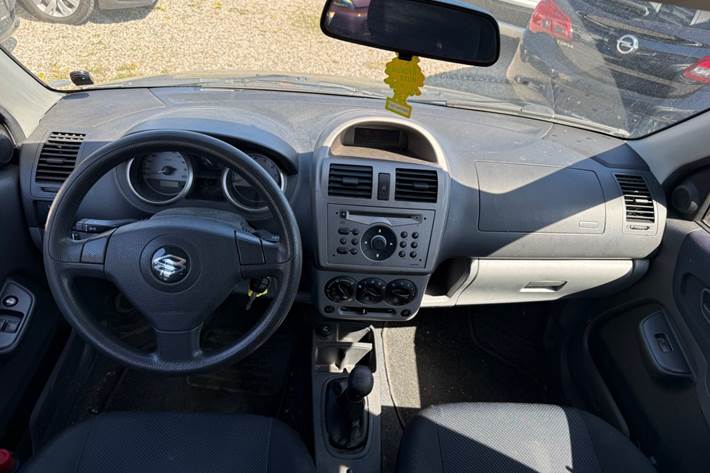 Grå Suzuki Ignis fra 2005