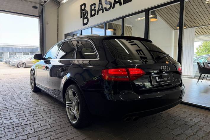 Blå Audi A4 fra 2008