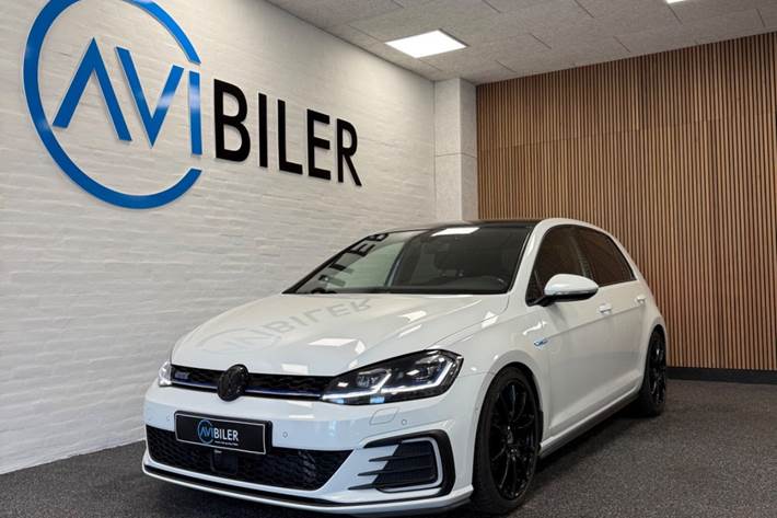 Hvid VW Golf VII fra 2017