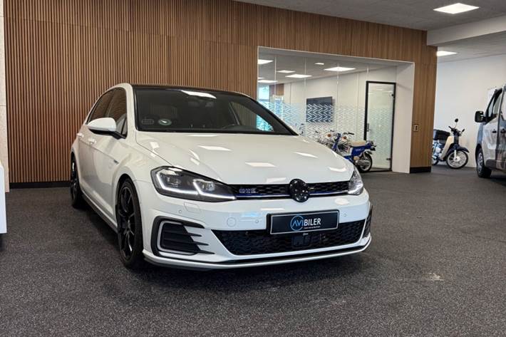 Hvid VW Golf VII fra 2017