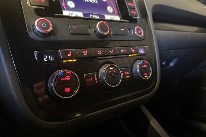 Grå VW Scirocco fra 2015