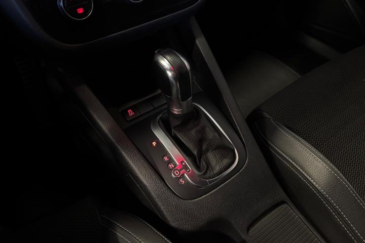 Grå VW Scirocco fra 2015