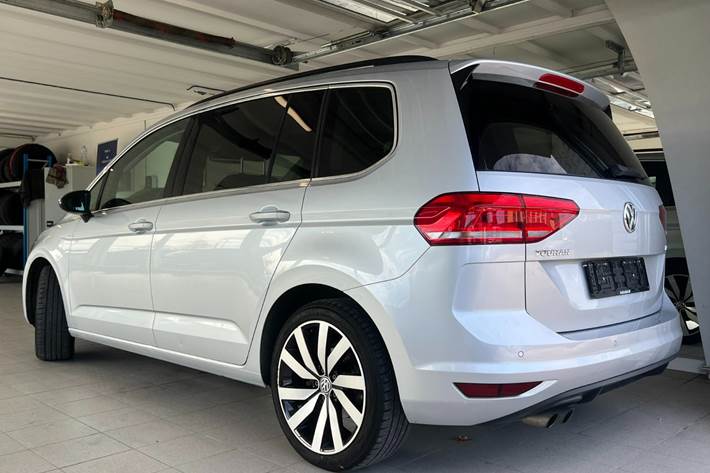 Sølv VW Touran fra 2016