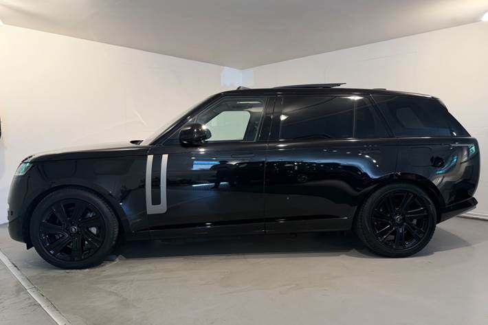 Sort Land Rover Range Rover fra 2024