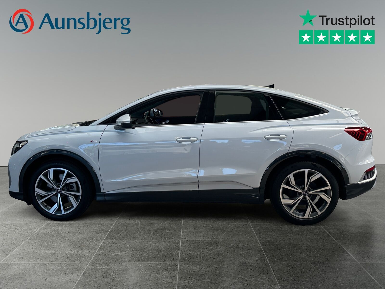 Hvid Audi Q4 e-tron fra 2023
